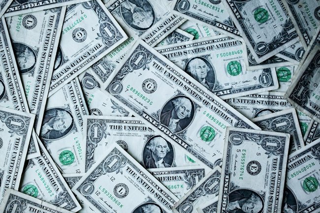 Готівка гривні, євро та форинтів разом